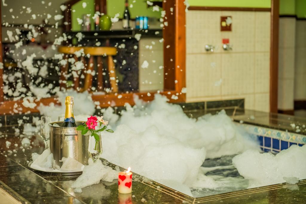 Love hotel Emocoes (adults Only)